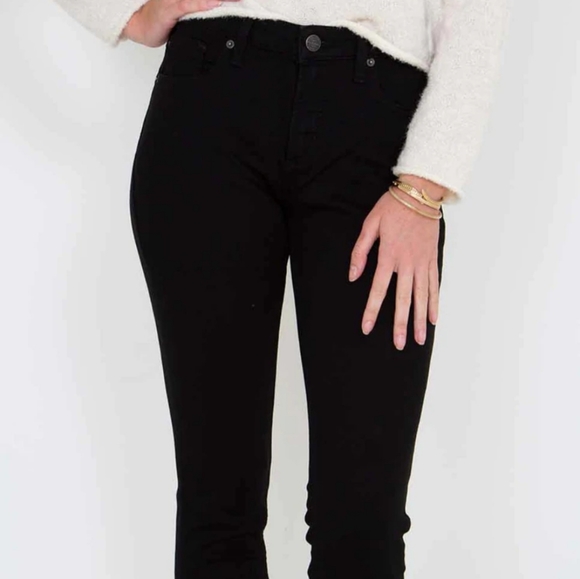 Silver Jeans Curvy High Rise Skinny Jeans for Women in Black - Picture 2 of 12